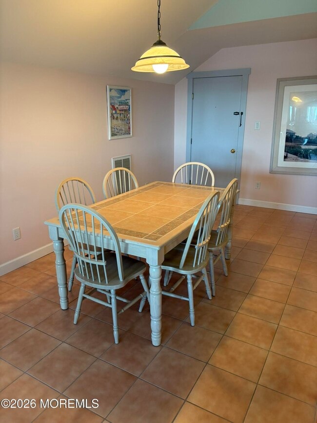 Building Photo - 506 S Bayview Ave