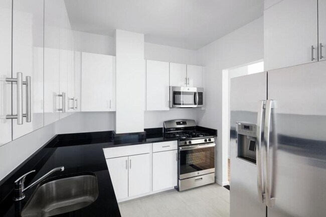 Building Photo - 2 bedroom in New York NY 10006