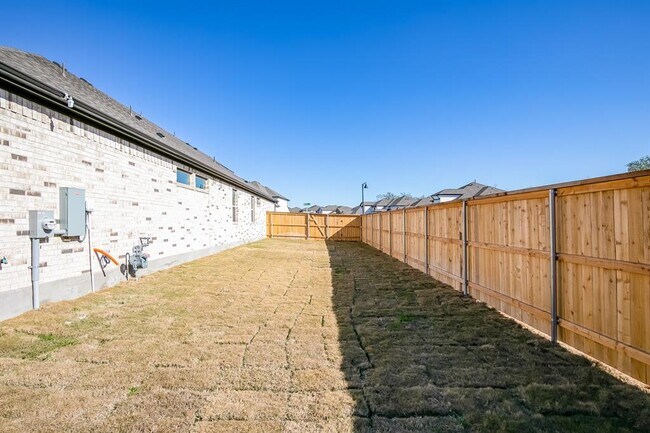 Building Photo - 2900 Miletto Dr