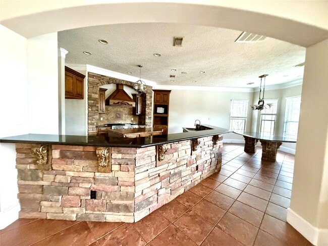 Building Photo - 1631 S Persimmon St