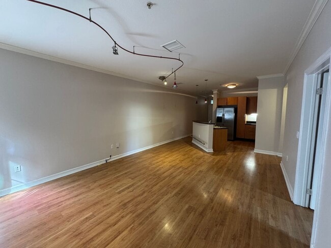 Building Photo - 3 Bedroom 2 Bathroom down town San Diego