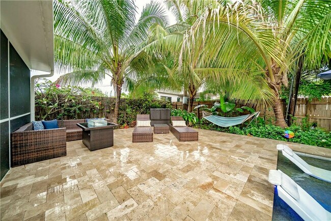 Building Photo - 1728 NE 16th Ave