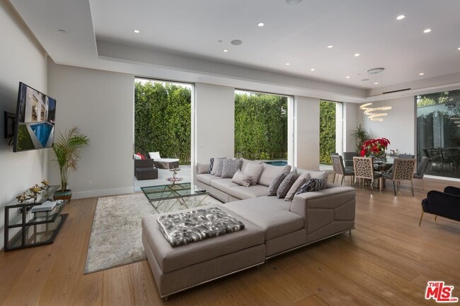 Building Photo - 721 N Spaulding Ave