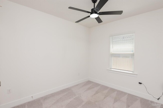 Building Photo - 874 Windhill Dr