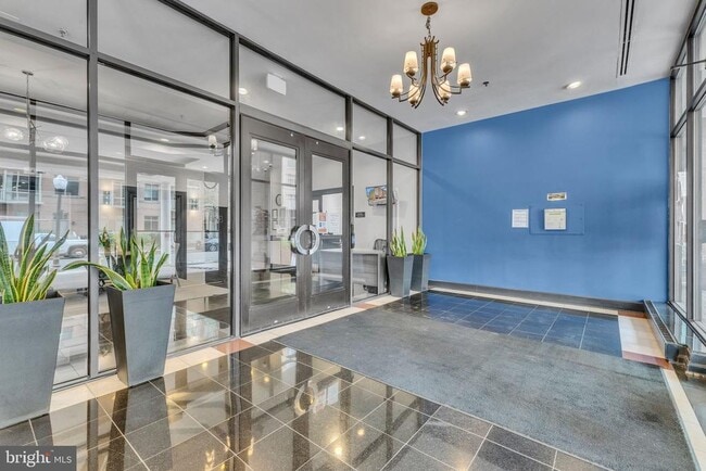 Building Photo - 1001 N Randolph St