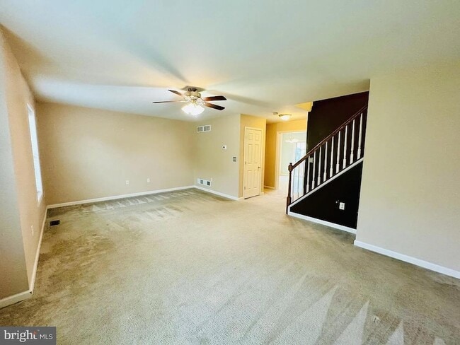 Building Photo - 184 Mapleton Dr