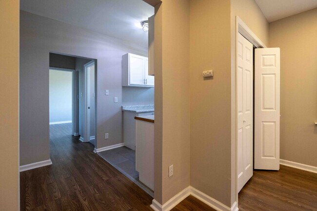 Building Photo - Modern Comfort, Classic Charm — Your Next Detroit Apartment Awaits