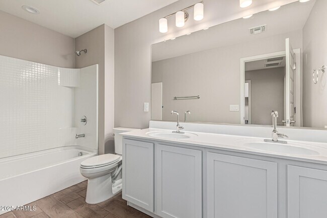 Building Photo - 733 E Commonwealth Ave