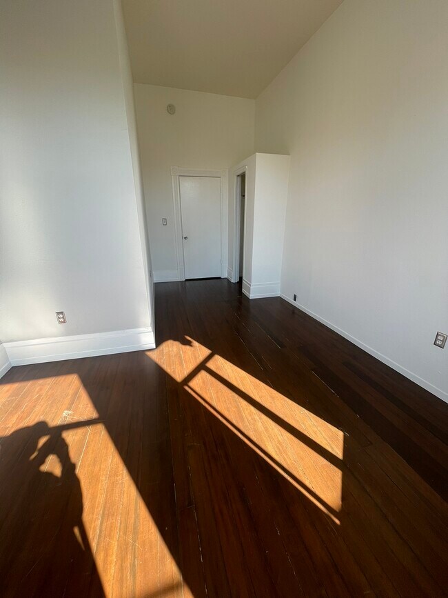 Building Photo - 1534 Center St