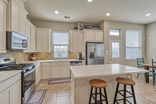 Building Photo - 207 Biltmore Loop