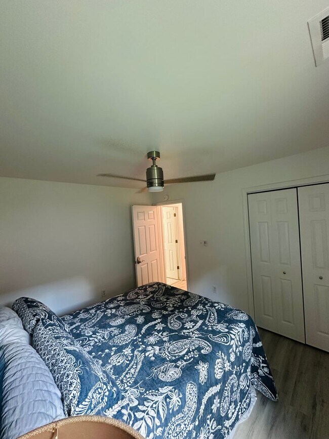 Building Photo - 103 Meadow Creek Dr