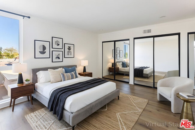 Building Photo - 5454 Zelzah Ave