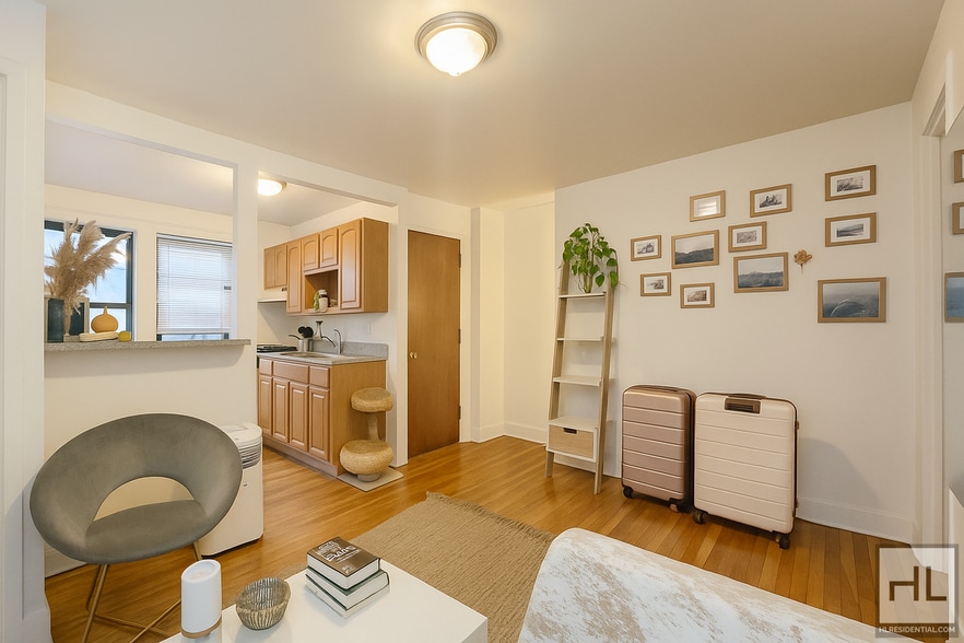 Building Photo - 32 STREET