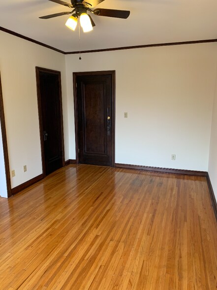 Building Photo - 145 S Chatsworth St