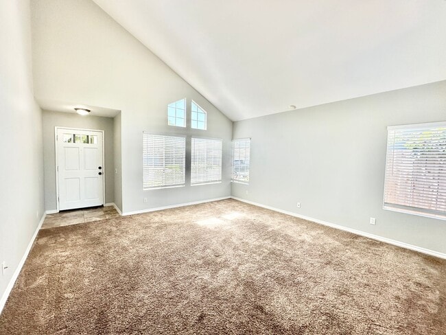 Building Photo - Beautiful Two-Story Home, Guajome Park, Community Pool, San Luis Rey Hiking/Biking Path, Lovely C...