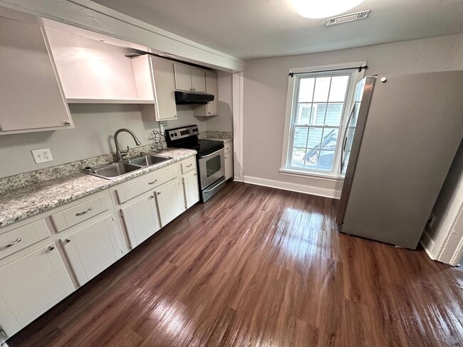 Building Photo - 3 Bedrooms, 1 Bathroom - North Rome House