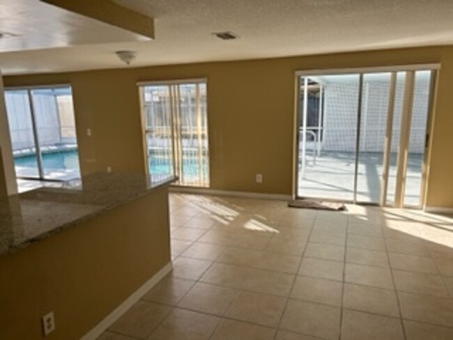 Building Photo - Beautiful 3 bedroom, 2 bath pool home in a...