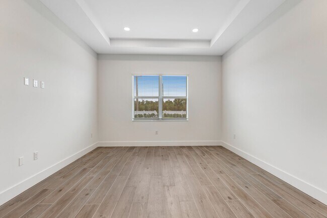 Building Photo - ** SEVEN SHORES ** 3+DEN / 2.5 BATH - BRAND NEW HOME! - LUXURY AMENTITES - PET OK - ANNUAL RENTAL