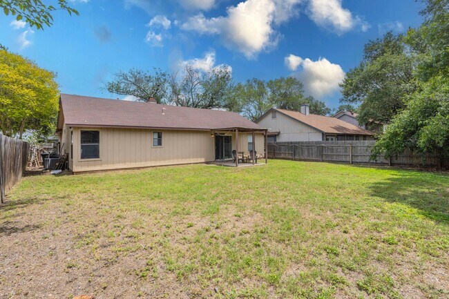 Building Photo - RENOVATED 3-BEDROOM IN NORTHWEST CROSSING