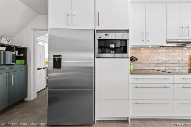 Building Photo - 284 Eliot St