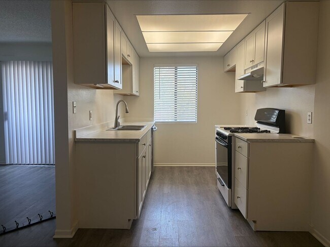 Interior Photo - Angeleno, 606