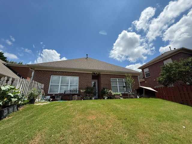 Building Photo - 557 Town Square Way