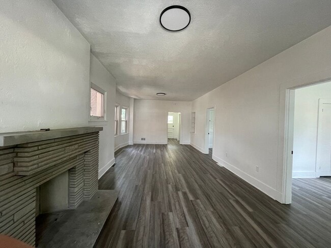 Building Photo - Available April 2026 - 2 Bedroom Home in Dormont w/ Central AC and Off-Street Parking Pad!