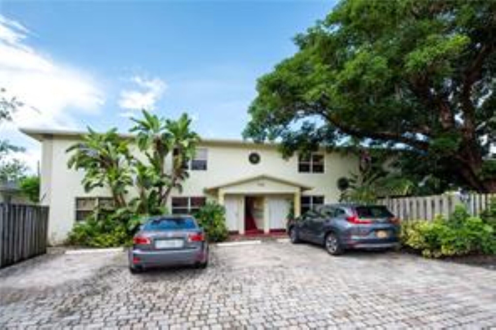 Building Photo - 530 NE 15th Ct