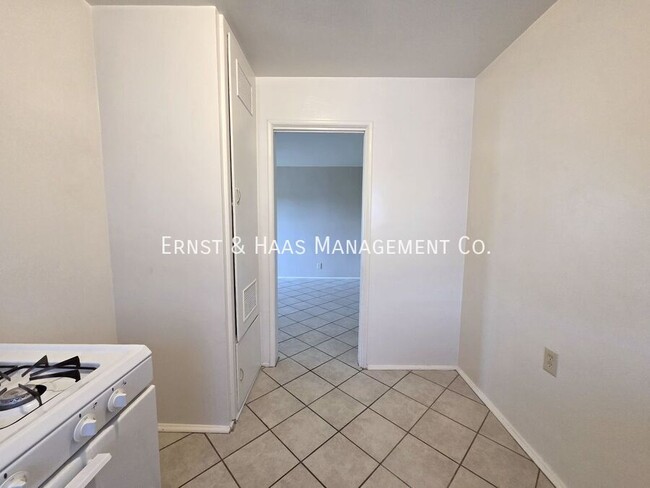 Building Photo - 4552 N Lakewood Blvd