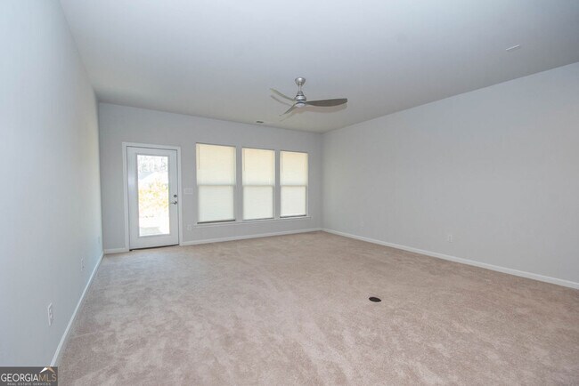 Building Photo - 147 Soundview Trce