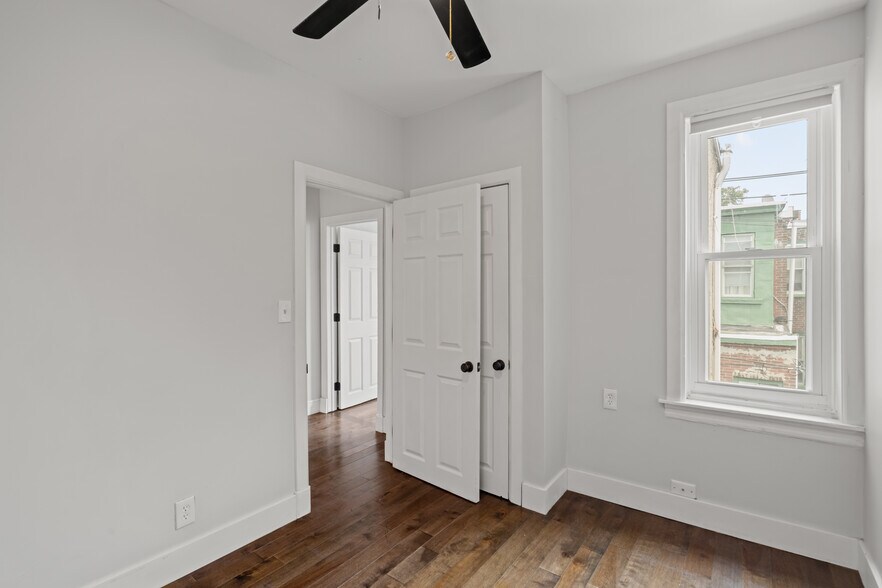 Building Photo - 1457 N Corlies St