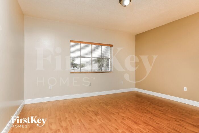 Building Photo - 2332 SW 126th Ave