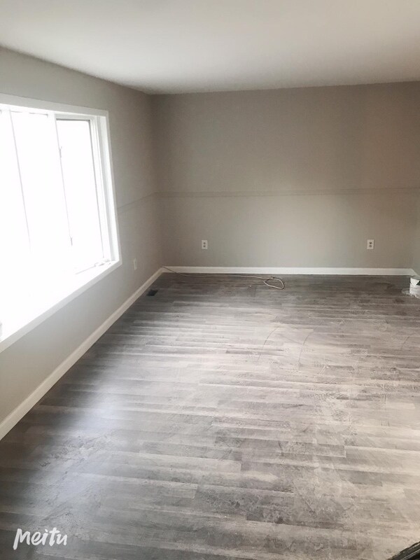 Building Photo - 42 Gladstone Ave