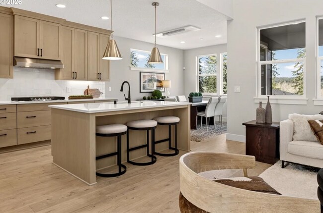 Building Photo - Gorgeous 3 Bedroom with Loft and Bonus Room! High Ceilings! Pantry! Keyless Entry! Double Oven & ...