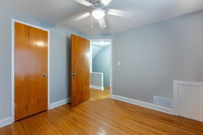 Building Photo - ???Move in Special: No Rent until January!!??? - 2BR/1BA Townhome with Attached Garage and W/D Ho...