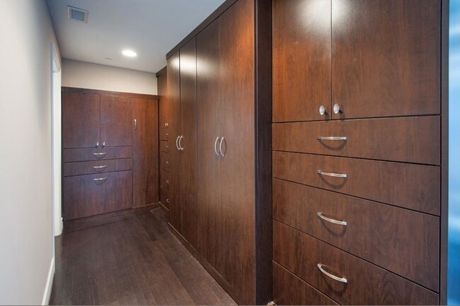 Building Photo - 7120 Pacific View Dr