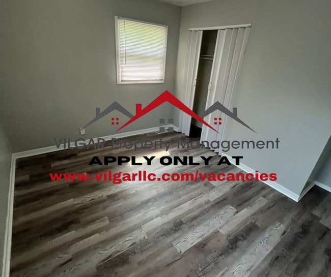 Building Photo - 4 Bed / 2 Bath home in Gary, IN!