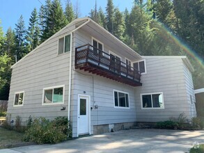 Building Photo - Remodeled 3 bedroom 1.5 bath house located...