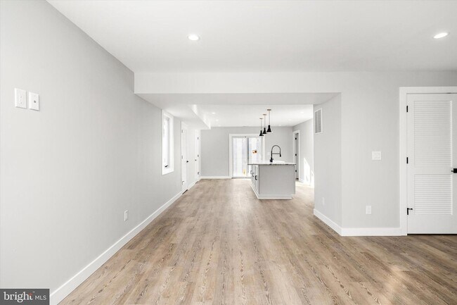 Building Photo - 92 Pennwood Dr