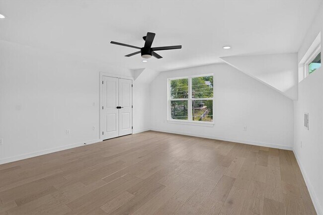 Building Photo - 5305 Ledesma Rd
