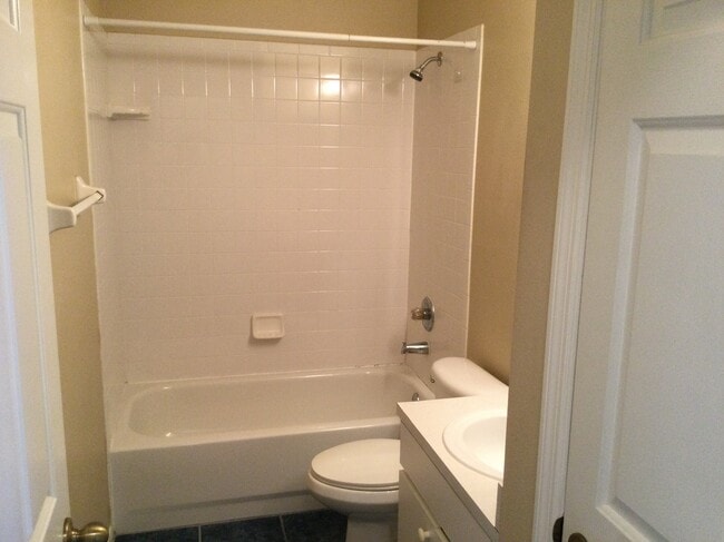 Building Photo - 2408 Groveway Dr