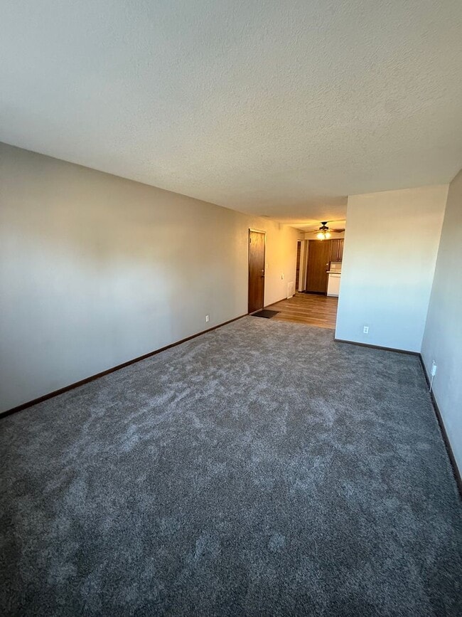 Building Photo - Main Level Townhome