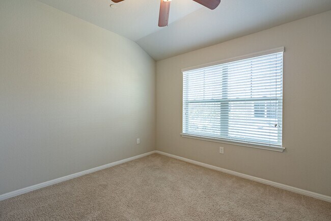 Building Photo - Beautiful 3 bedroom, 2.5 bathroom home in Ridge at Slaughter!!!