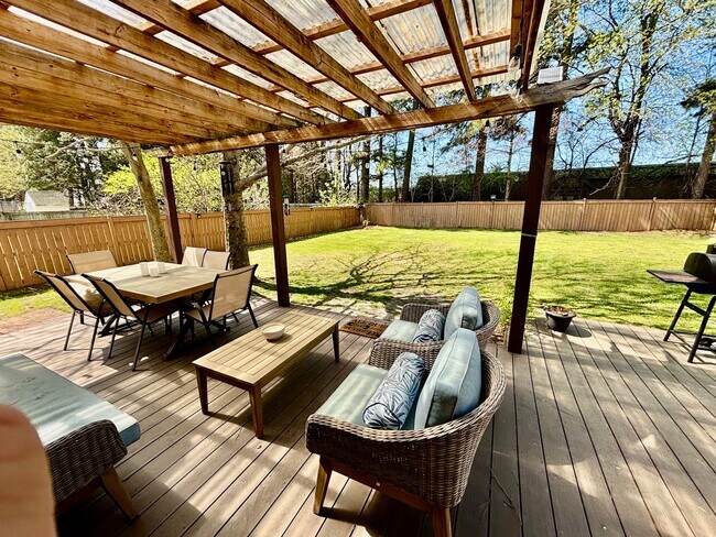 Building Photo - 3 bedroom/2.5 bathroom- Lake Cambridge- Kiln Creek