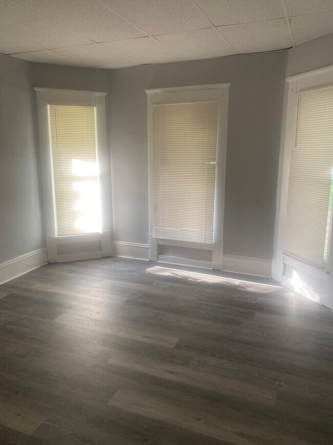 Building Photo - Bradwell3001-3003