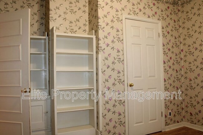 Building Photo - 511 W 13th St