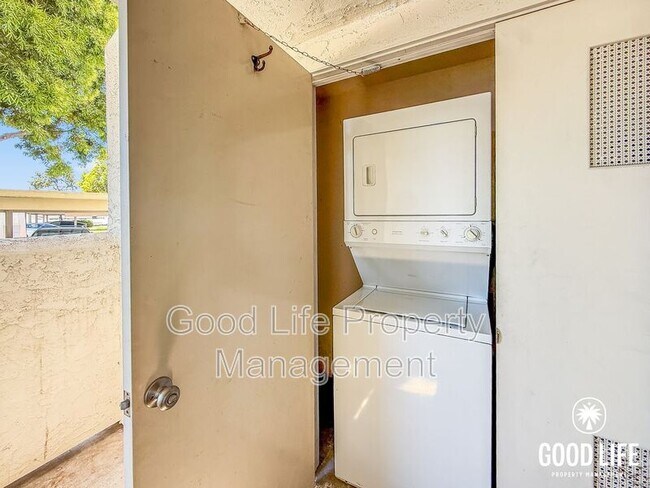 Building Photo - 11179 Camino Ruiz