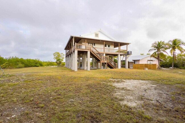 Building Photo - 18954 Acosta Rd