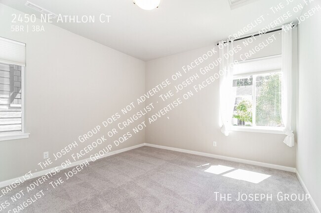 Building Photo - 2450 NE Athlon Ct