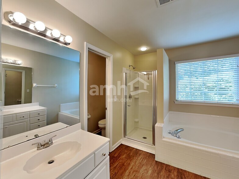 Building Photo - 8934 Tartan Ridge Dr